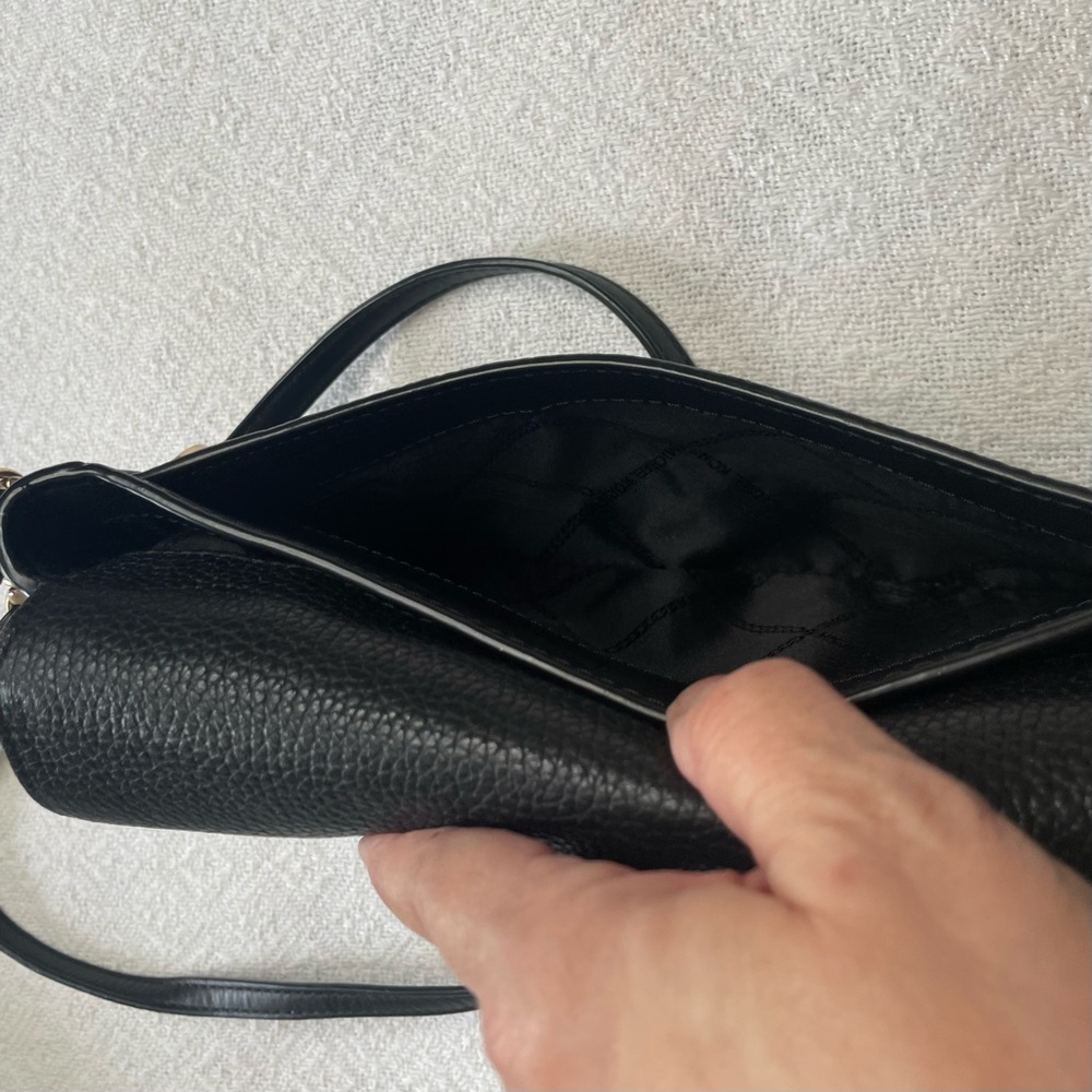 Michael Kors Black Leather‎ Crossbody with Gold MK Charm~ Classic Must Have - Picture 9 of 15
